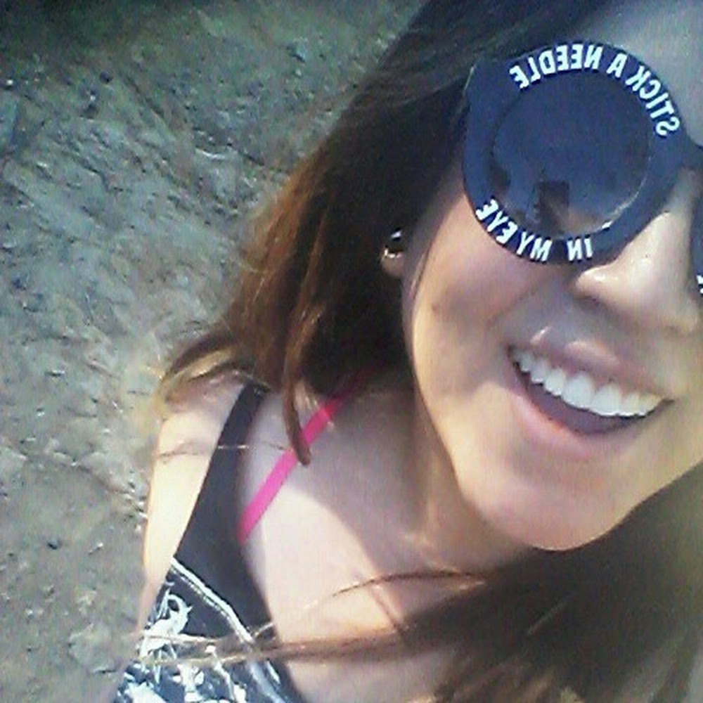 Meet your Posher, Bee